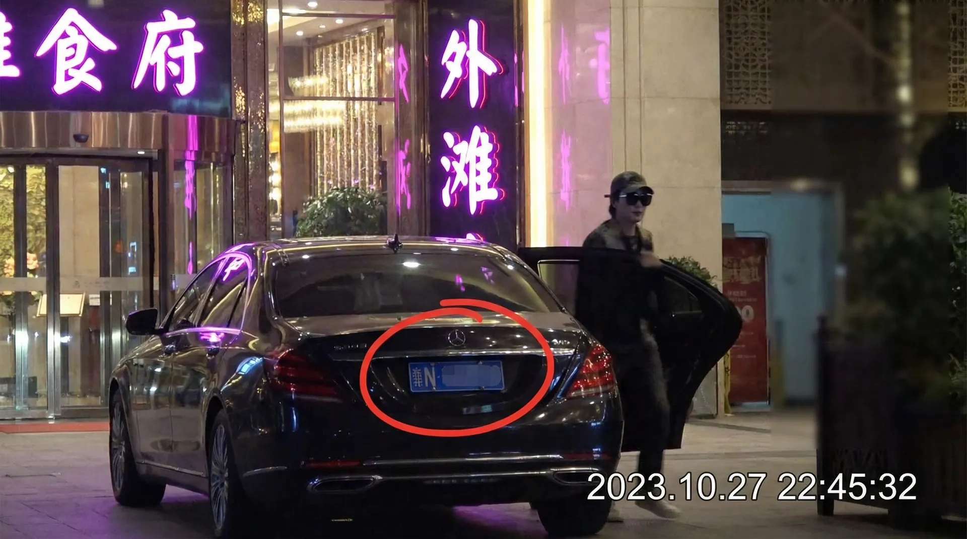 【漫蛙网页版】漫蛙网页版官方入口 - 真实可靠漫蛙网页版自媒体合集 - 豪车餐厅外被拍